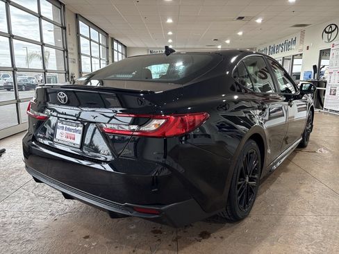 Used 2025 Toyota Camry SE FWD image 2