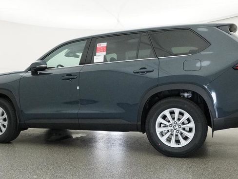 New 2026 Toyota Grand Highlander XLE FWD image 17