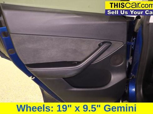 Used 2022 Tesla Model Y Long Range AWD/4WD image 30