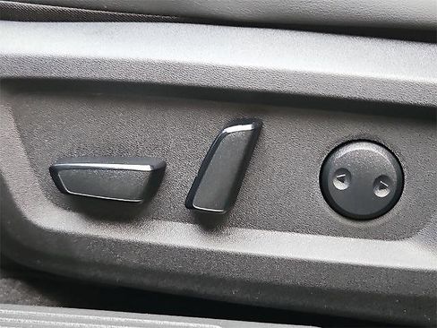 Certified 2025 Nissan Rogue Platinum image 28