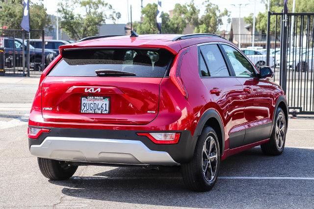 Certified 2025 Kia Niro EX FWD image 9