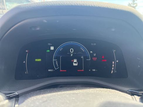 Used 2025 Toyota Camry SE image 11