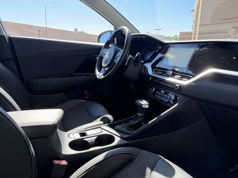 Used 2022 Kia Niro EX image 41