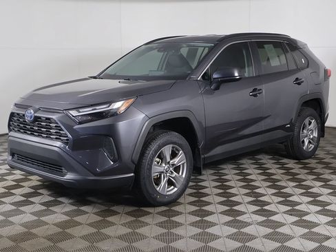 Used 2024 Toyota RAV4 LE AWD/4WD image 5