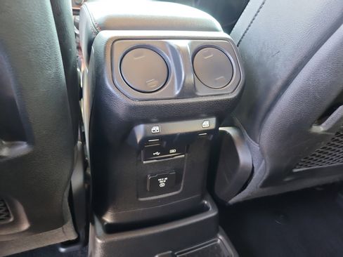 Used 2019 Jeep Wrangler Unlimited Rubicon image 13