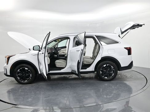 Certified 2025 Kia Sorento S image 60