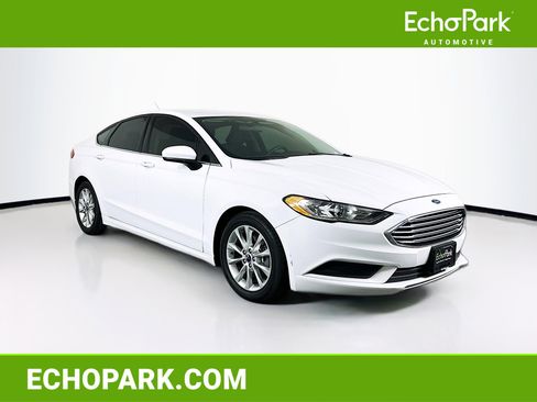Used 2017 Ford Fusion SE image 1