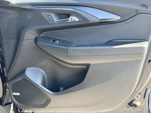 Used 2023 Chevrolet TrailBlazer RS w/ Sun and Liftgate Package image 18