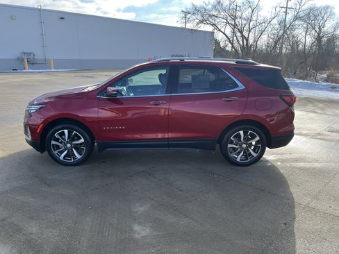 Used 2023 Chevrolet Equinox Premier image 3