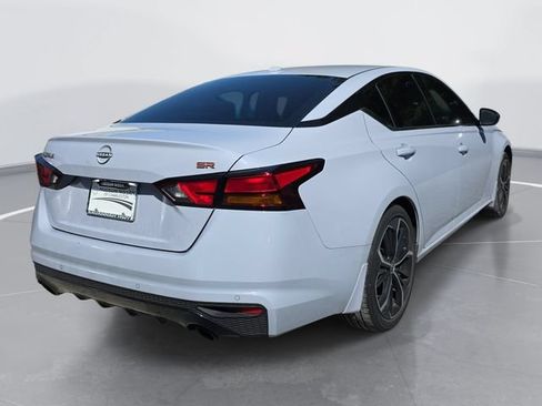 Used 2024 Nissan Altima 2.5 SR w/ SR Premium Package FWD image 4