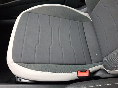 Certified 2025 Volkswagen Taos SE AWD/4WD image 26