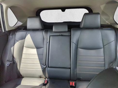 Used 2019 Toyota RAV4 Limited image 23