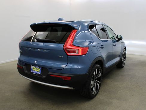 Used 2023 Volvo XC40 B4 Plus w/ Driver Assist Package image 5