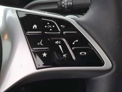 Used 2026 Mercedes-Benz GLB 250 4MATIC image 18