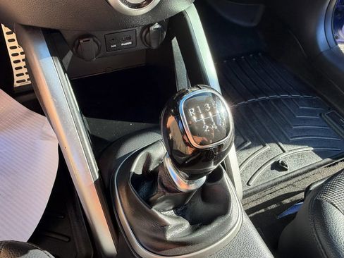 Used 2013 Hyundai Veloster w/ Style Pkg image 18