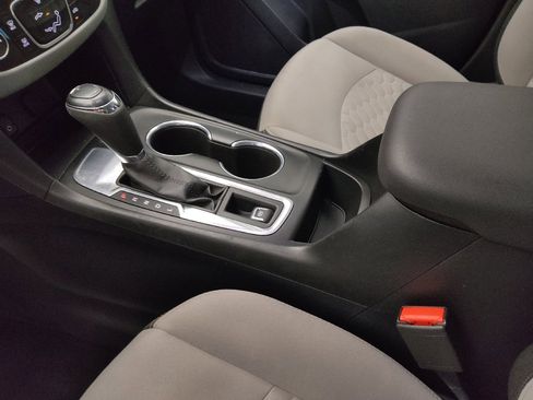 Used 2018 Chevrolet Equinox LS FWD image 26
