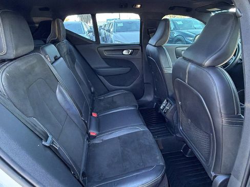 Used 2020 Volvo XC40 T5 R-Design image 34