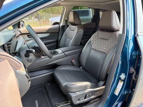 Certified 2025 Nissan Murano Platinum w/ Cargo Package AWD/4WD image 19