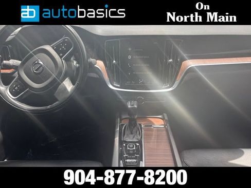 Used 2019 Volvo S60 T5 Momentum w/ Multimedia Package FWD image 15
