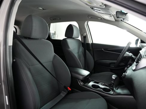 Used 2019 Kia Sorento FWD V6 image 56