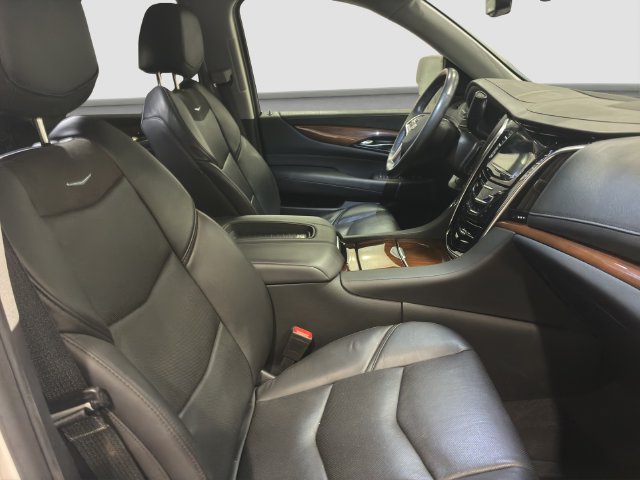 Used 2020 Cadillac Escalade Luxury AWD/4WD image 9