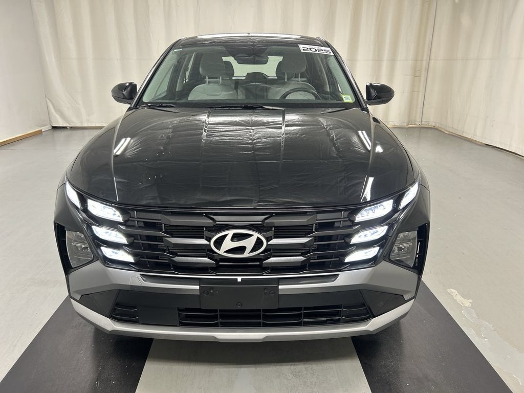 Used 2025 Hyundai Tucson SE AWD/4WD image 3