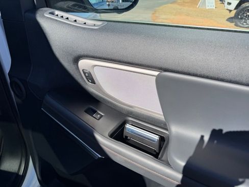 Used 2025 Ford Expedition Active image 34