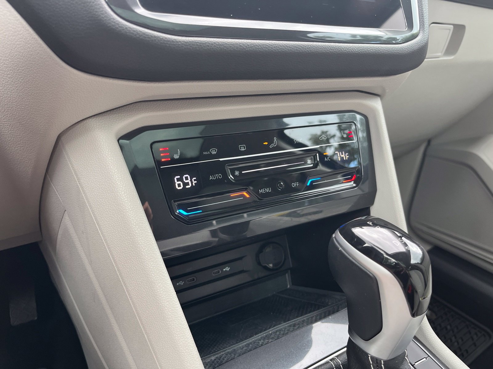Used 2023 Volkswagen Tiguan SE FWD image 24