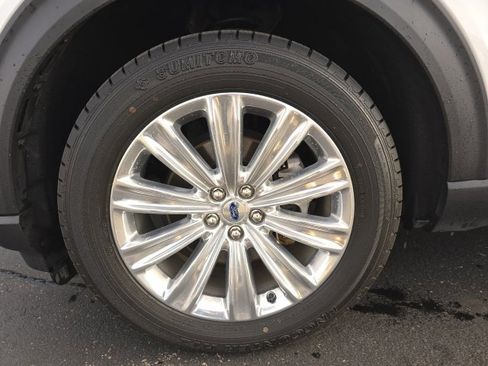 Certified 2022 Ford Explorer Limited w/ Equipment Group 301A image 11