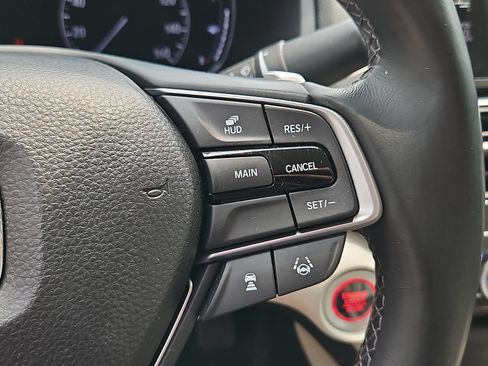 Used 2018 Honda Accord Touring image 24