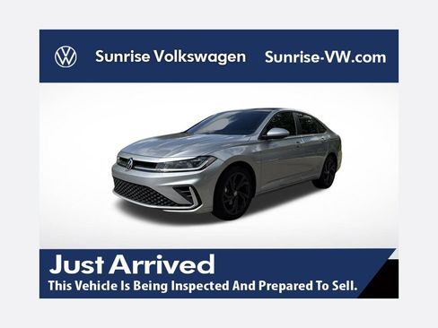 Used 2025 Volkswagen Jetta SE FWD image 1