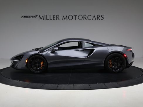 Used 2024 McLaren Artura RWD image 3