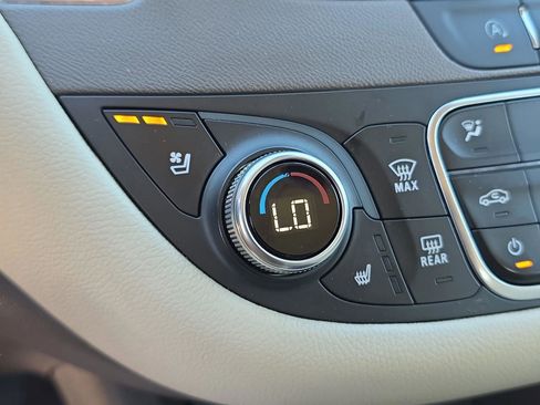 Used 2024 Chevrolet Malibu LT image 14