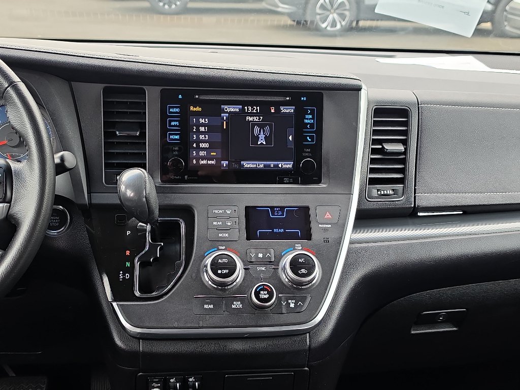 Used 2015 Toyota Sienna SE FWD image 25