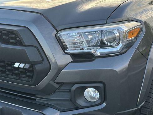 Used 2018 Toyota Tacoma SR5 image 11