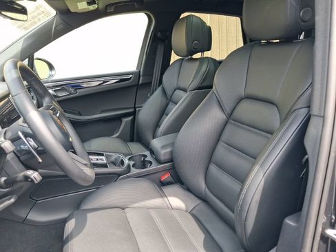 Certified 2026 Porsche Macan AWD/4WD image 5
