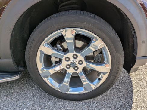 Used 2020 Ford Explorer Platinum w/ Premium Technology Package image 11