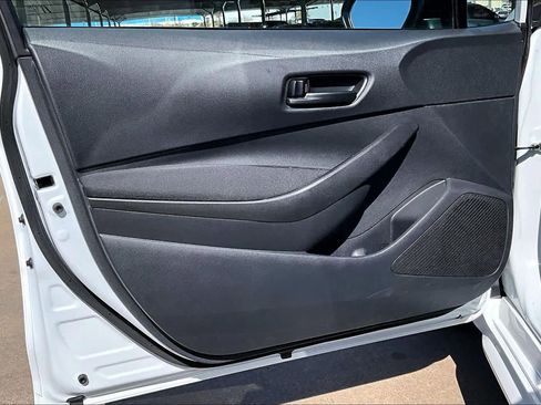 Used 2025 Toyota Corolla LE image 24