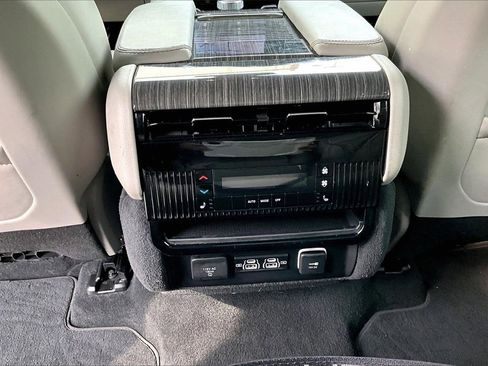 Used 2022 Jeep Wagoneer Series III image 16