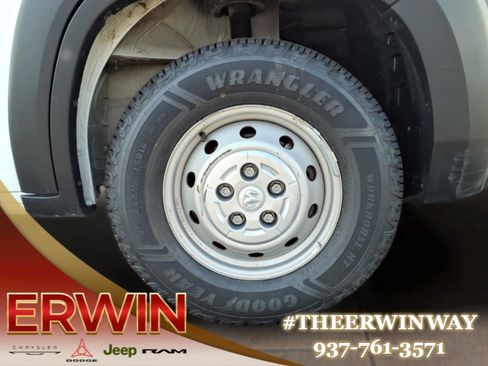Used 2025 RAM ProMaster 2500 w/ Convenience Group FWD image 9