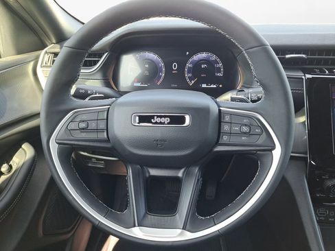 New 2025 Jeep Grand Cherokee Altitude image 21