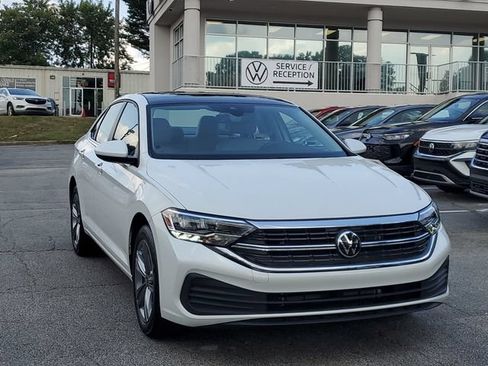 Certified 2024 Volkswagen Jetta SE FWD image 3