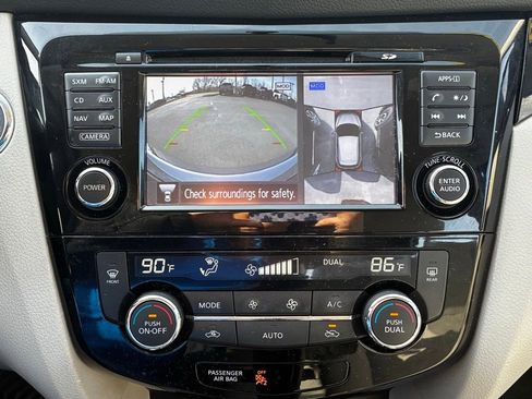 Used 2018 Nissan Rogue Sport SV w/ SV Technology Package image 31