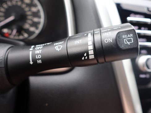 Used 2018 Nissan Murano S image 32