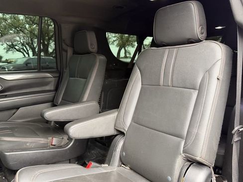 Used 2022 Chevrolet Suburban RST w/ Luxury Package AWD/4WD image 18