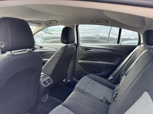 Used 2018 Buick Regal Preferred image 5