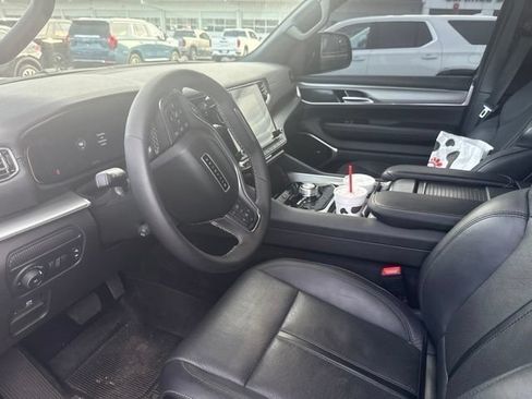 Used 2024 Jeep Wagoneer L Series II AWD/4WD image 38