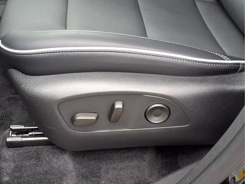Used 2025 Buick Enclave Preferred FWD image 19