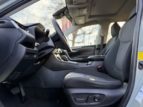 Used 2021 Toyota RAV4 XLE image 12