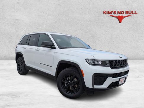 New 2026 Jeep Grand Cherokee Altitude RWD image 1